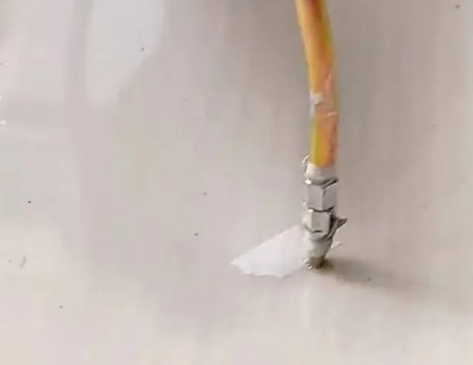 镇赉瓷砖空鼓维修公司专业解答在瓷砖铺贴过程中，如果使用的砂料过粗（如全部使用了粗砂），可能会导致以下问题